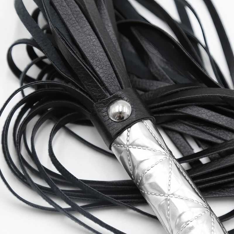 Martinet BDSM Guilty - Neuf - Similicuir - Marque Love And Vibes